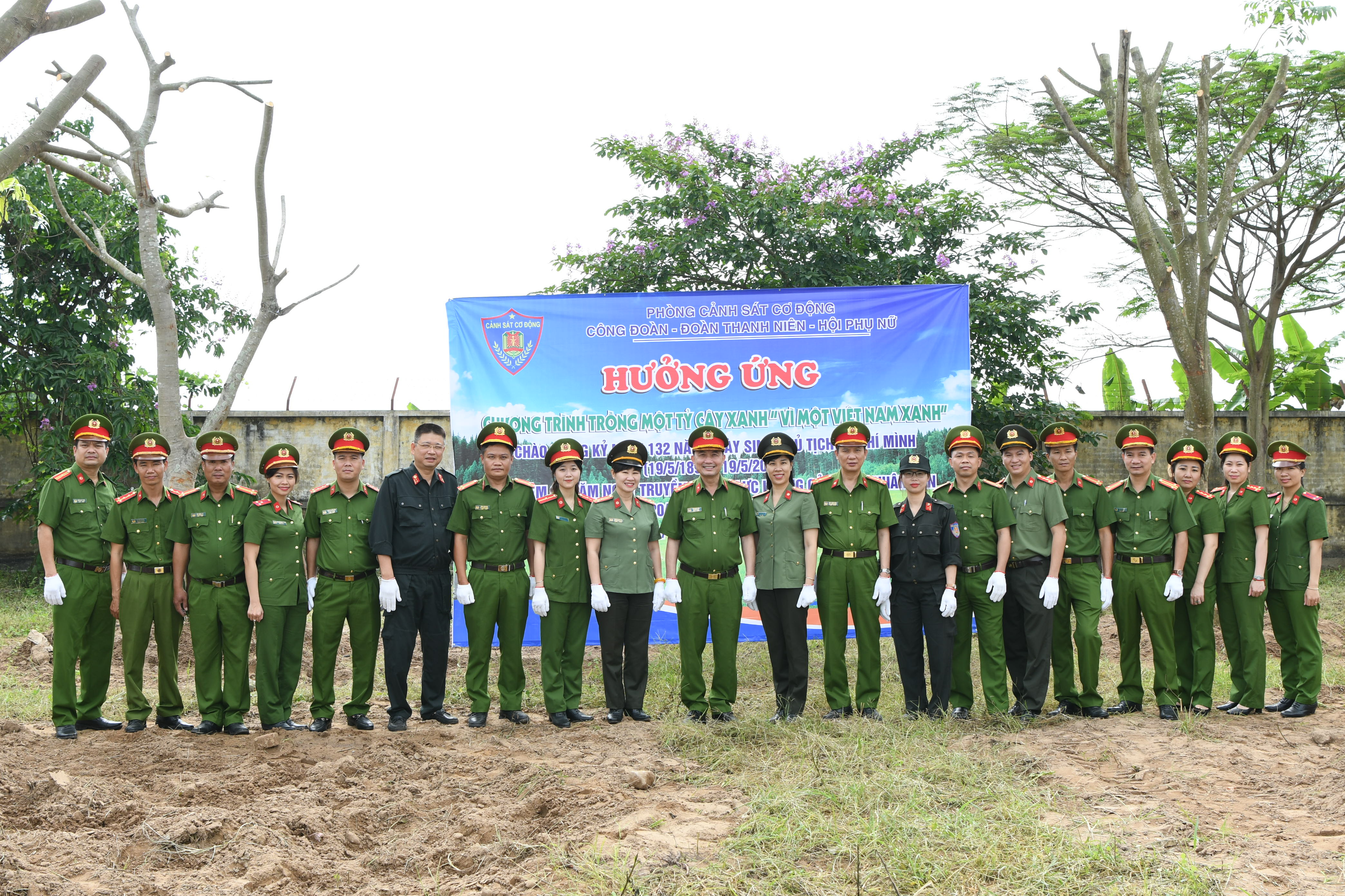 Các tổ chức đoàn thể Phòng Cảnh sát Cơ động – CATP: Hưởng ứng chương trình trồng 1 tỷ cây xanh “Vì một Việt Nam xanh”